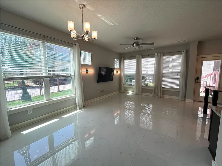 2013 Tramson Dr — Photo 1