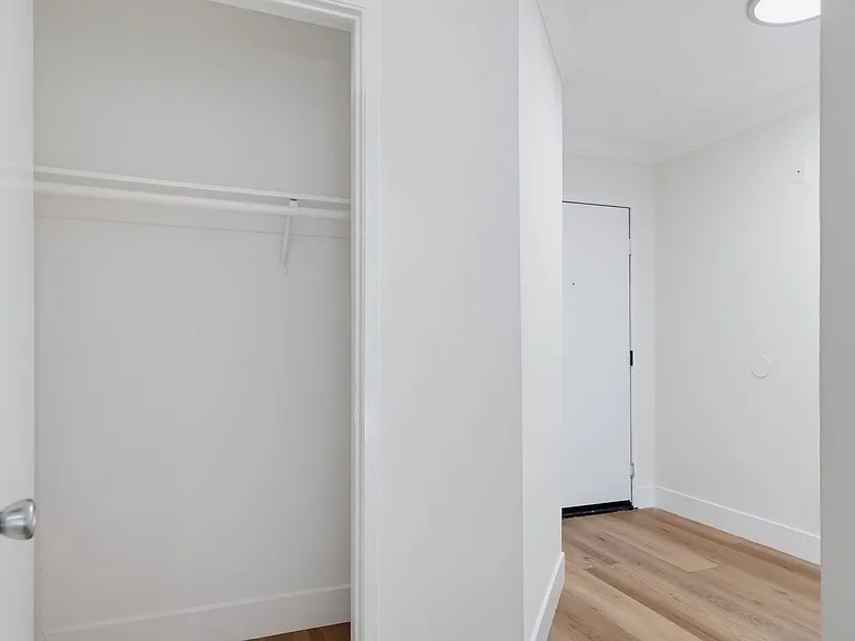 RENOVATED 1 BED 1 BATH - UNIT #109