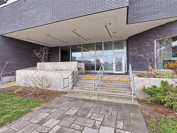 3rd image of 430 Essa Rd #418