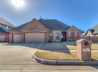 824 Preston Park Dr, Yukon, OK 73099