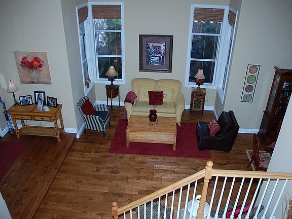 Foyer/Living Room