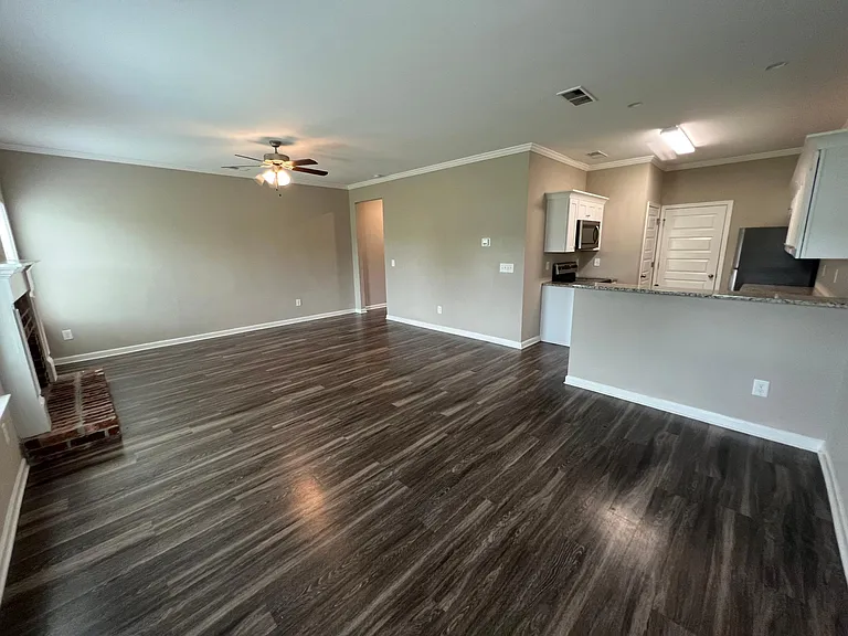 110 Squarewood Ln — Photo 4