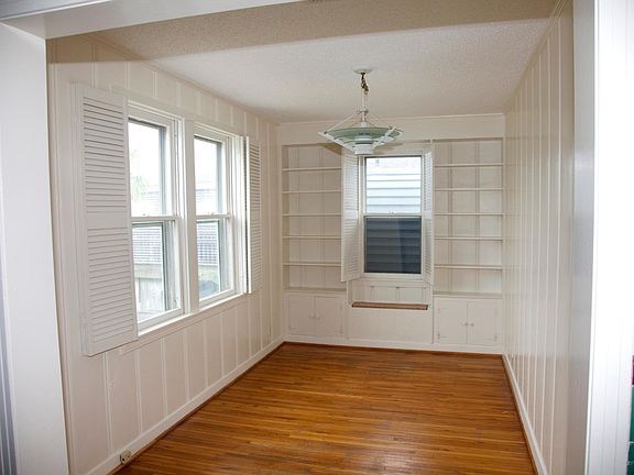 3rd image of 1828 Bayou Homes Dr