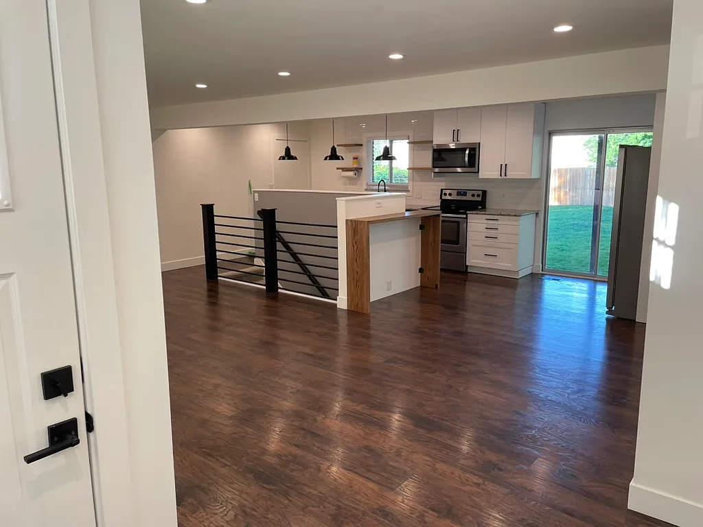 4 bed, 1.5 bath, 2040 sqft, $2,690 — Photo 3