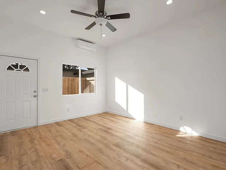 4161 Clairemont Mesa Blvd — Photo 14