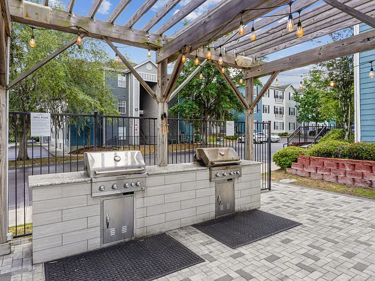 Centric on 34th Apartments — Photo 9