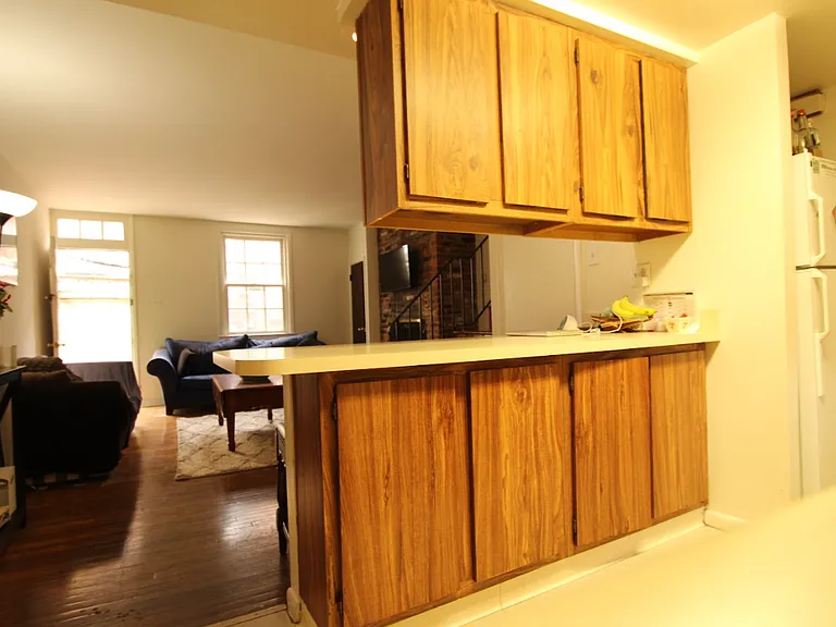 260 S Alder St — Photo 4