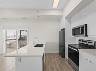 50 Philip Lee Dr #418, Winnipeg, MB R3W 0P7