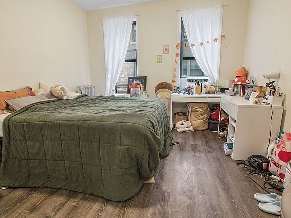 3rd image of 229 W 105th St Unit 33F