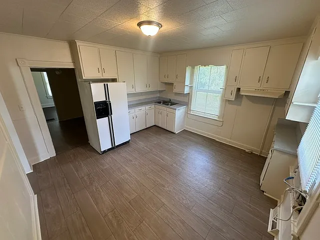 219 Girard St — Photo 6