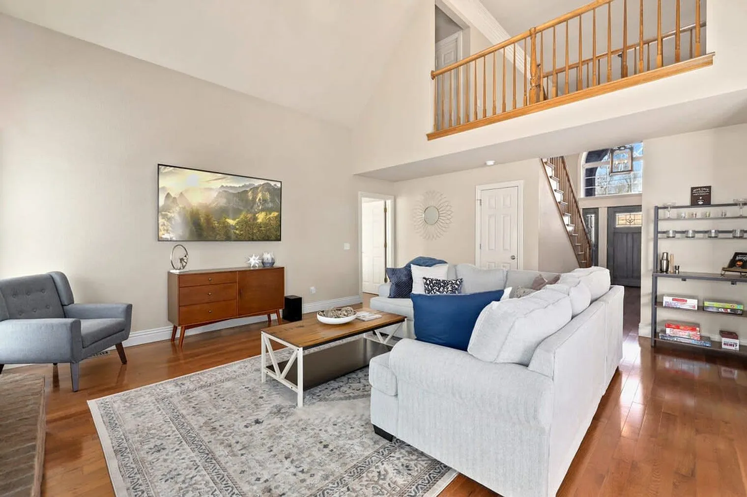 4 bed, 3.0 bath, 2195 sqft, $5,962 — Photo 4
