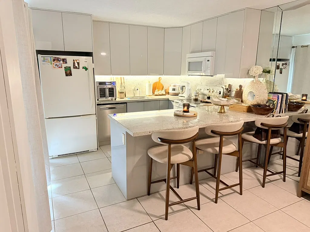 2 bed, 2.5 bath, 1372 sqft, $2,499 — Photo 4