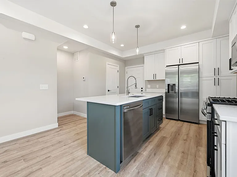4728 Walworth Ave — Photo 12