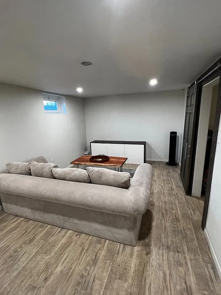 1 bed, 930 sqft, $1,300 — Photo 3