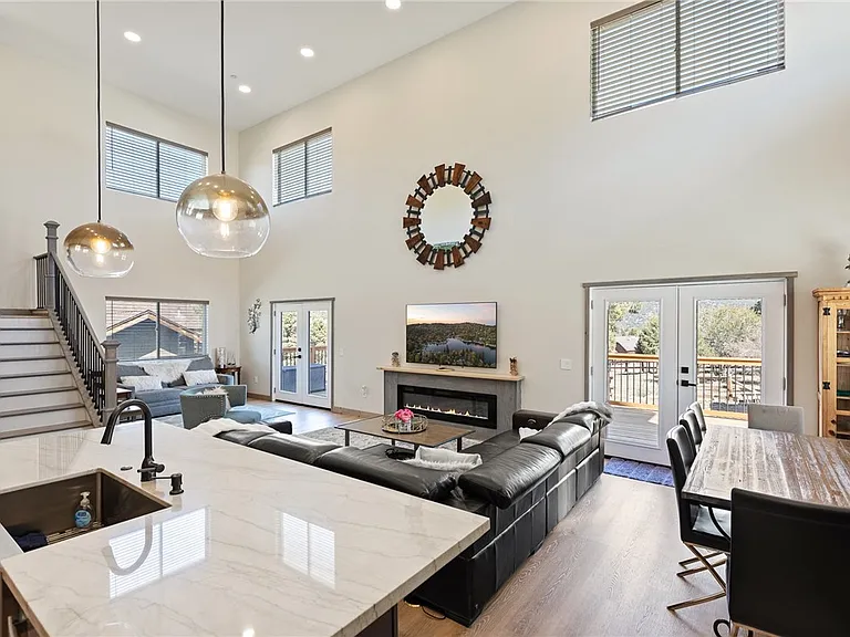 1215 Valley View Dr — Photo 7