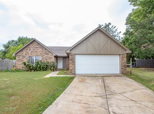 601 Silver Medal Dr, Moore, OK 73160