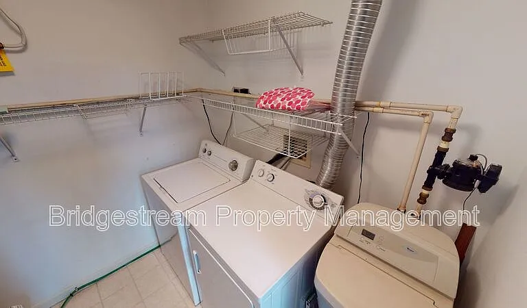 3049 Westminster Dr #102 — Photo 4