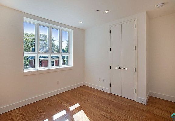 2nd image of 188 Hawthorne St #3F