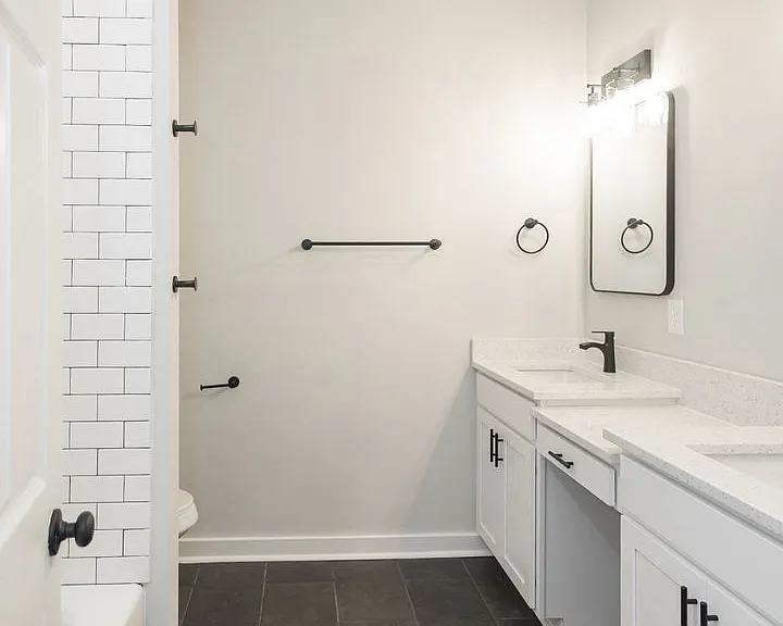 824 W Broad St — Photo 23