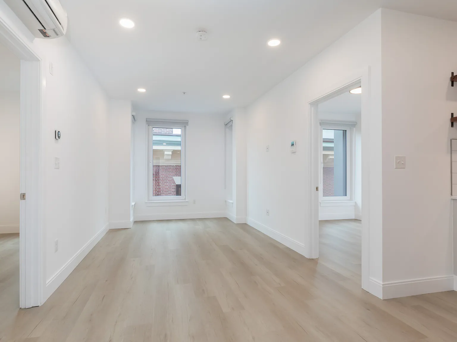 3 bed, 9999 sqft, $4,900 — Photo 2