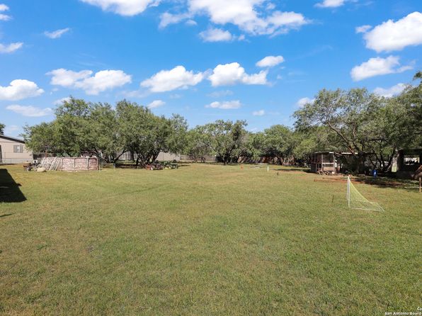 414 Cr 6842 Lytle, Lytle, TX 78052