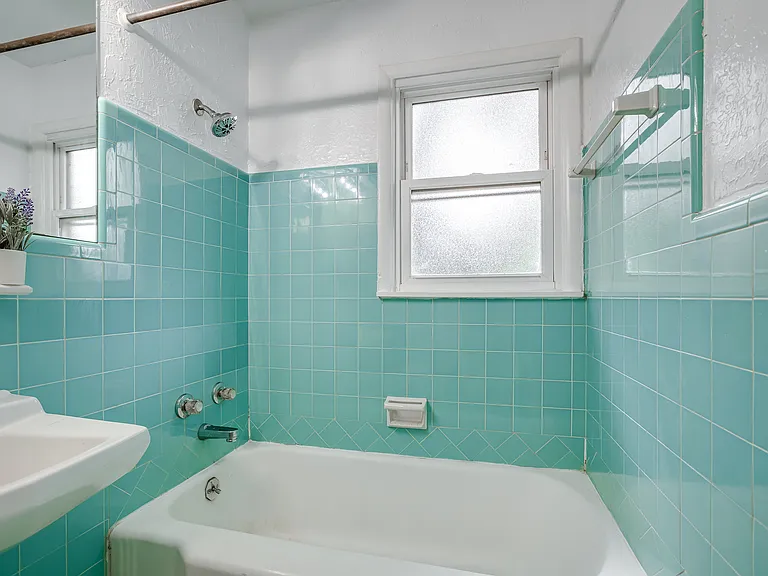 4620 N Harvey Pkwy — Photo 35
