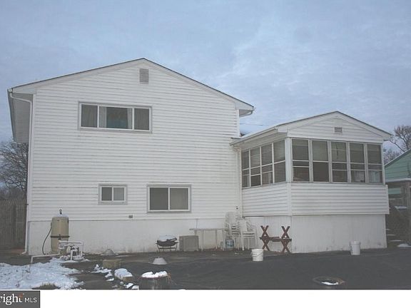 3rd image of 110 Stature Dr
