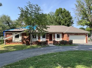 104 Country Club Ln, Hopkinsville, KY 42240