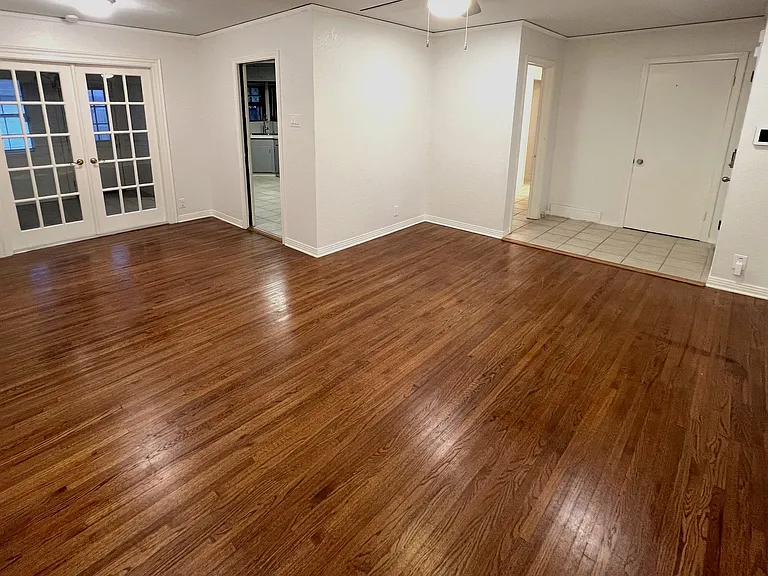 Spacious living room
