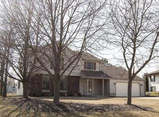 W224N2567 Springwood Ln, Waukesha, WI 53186