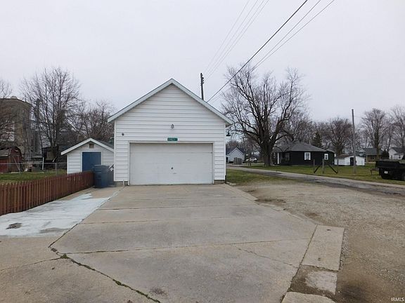 3rd image of 2490 E County Road 800 N
