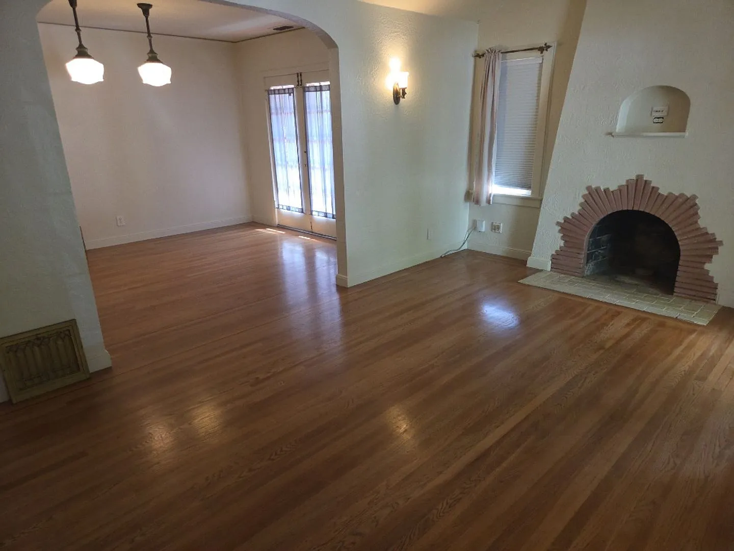 This Beautiful Land Park Home is a Charmer! — Photo 4