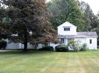7909 Oakhurst Dr, Brecksville, OH 44141