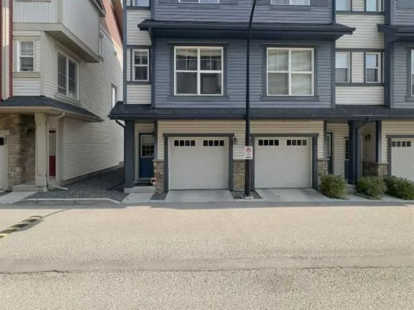 28 NW New Brighton Point SE, Calgary, AB T2Z 1B8