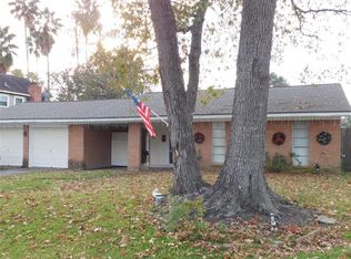 111 Denton Dr, Seabrook, TX 77586
