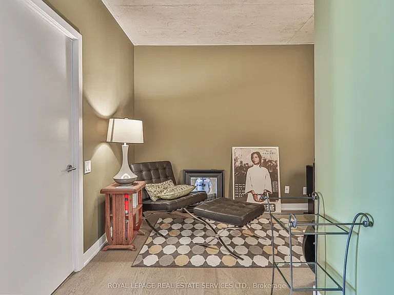 318 King St E #803 — Photo 12