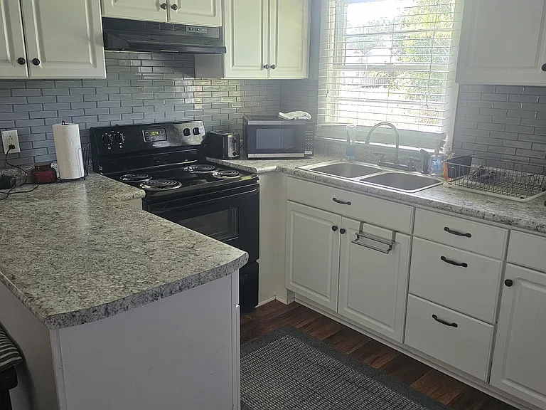 610 Walker St E #A — Photo 2