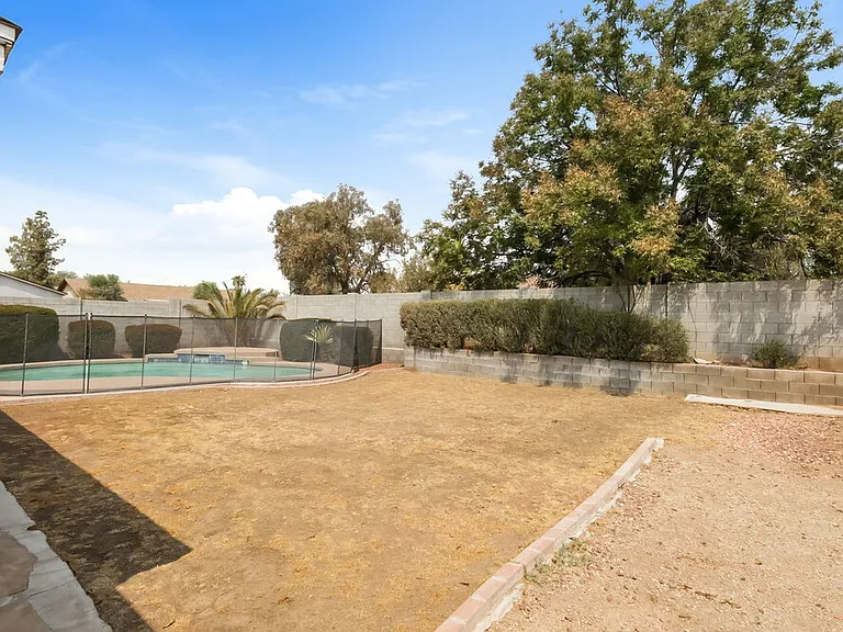 6332 W Laredo St — Photo 16
