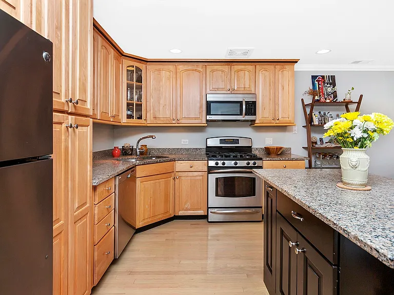 1518 W Oakdale Ave #2 — Photo 4