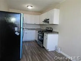 2 bed, 1.0 bath, 1012 sqft, $2,600 — Photo 3