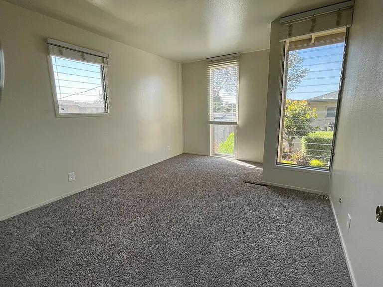 451 Dela Vina Ave #401 — Photo 6
