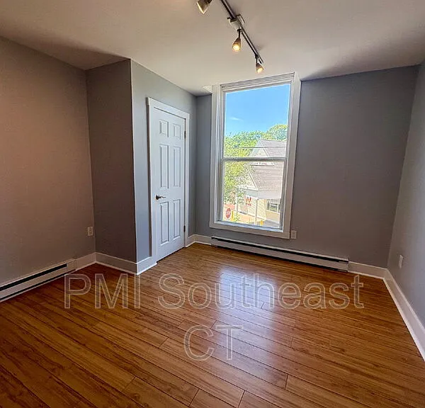 4 Coggswell St #17 — Photo 3