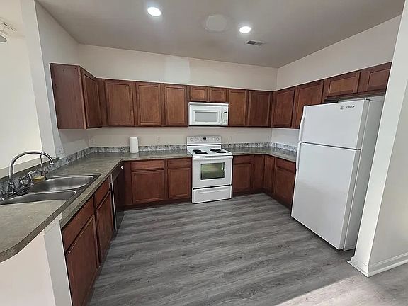 5th image of 394 Hilton Rd #394