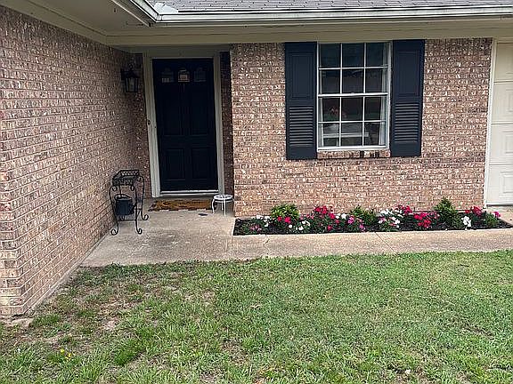 4th image of 9870 Wren St