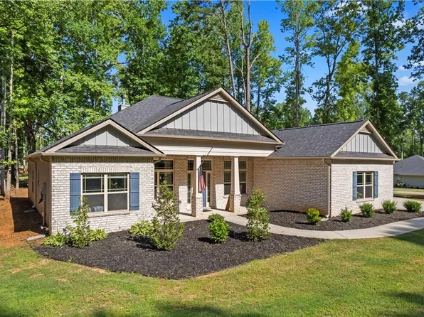 231 River Glen Dr, Jefferson, GA 30549