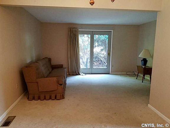 5th image of 793 Fairway Cir