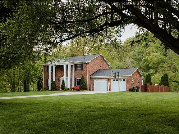 2nd image of 4 Sheridan Dr