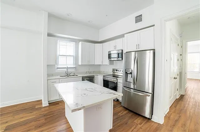 2119 Chippewa St — Photo 4