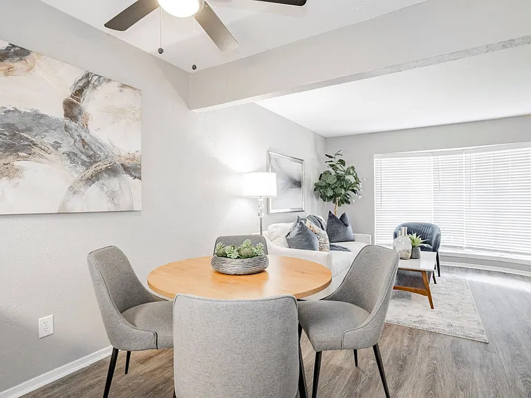 Aero White Rock — Photo 2