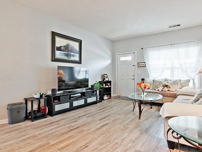 2384 Suwanee Pointe Dr — Photo 4